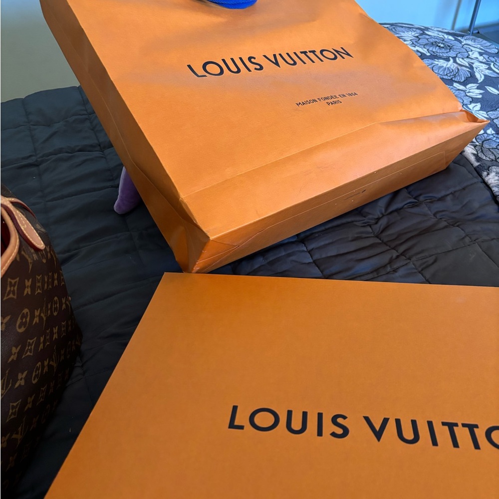 Louis Vuitton Classic Brown Monogram Tote - Picture 7 of 10